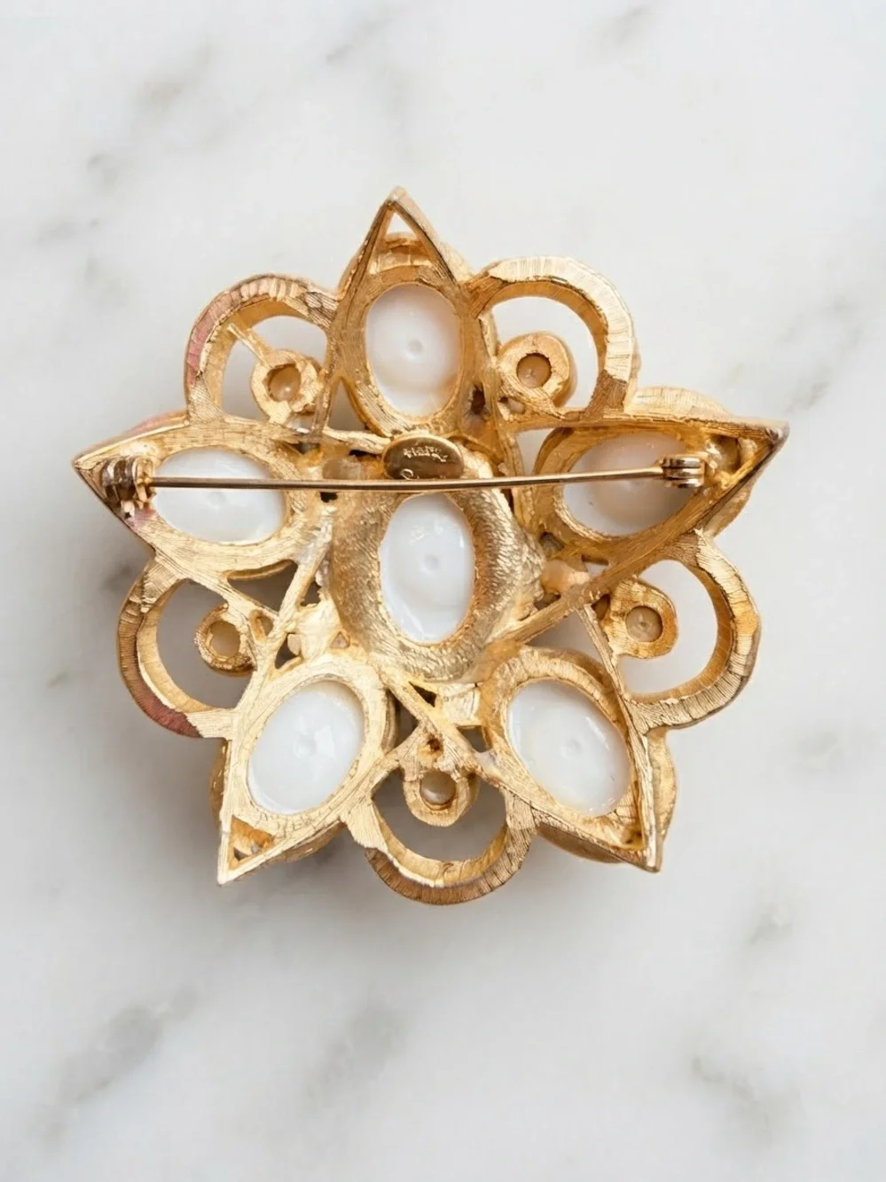 Vintage Hattie Carnegie White Lace Glass Cameo Pearl Gold Tone Brooch Pin